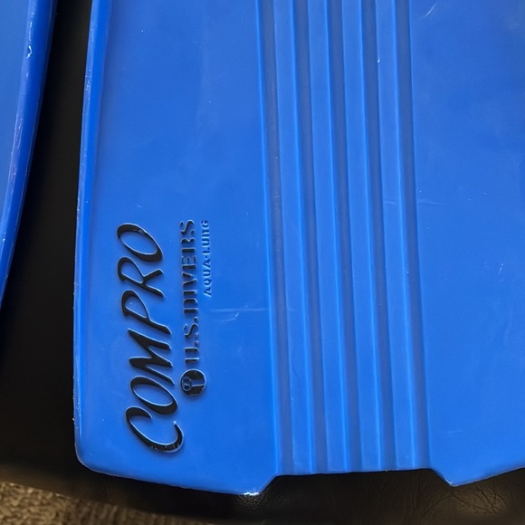 Adjustable snorkel fins size small 6-8 - Picture 2 of 7